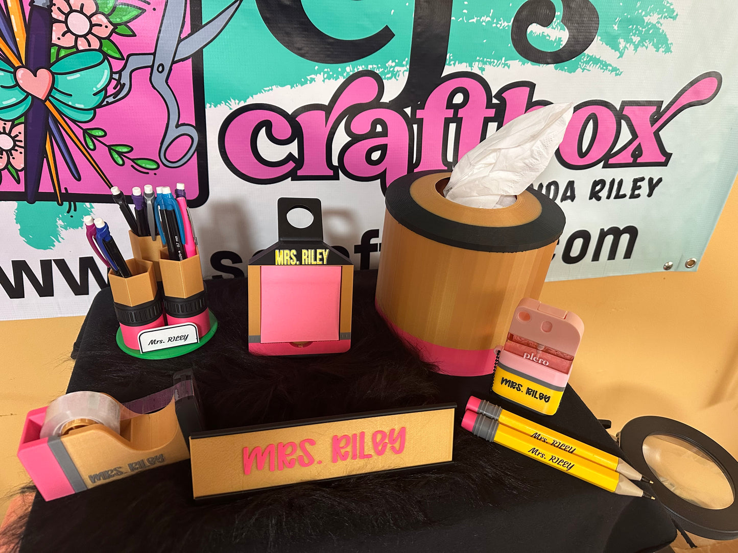Custom 3D Teachers Desk Set